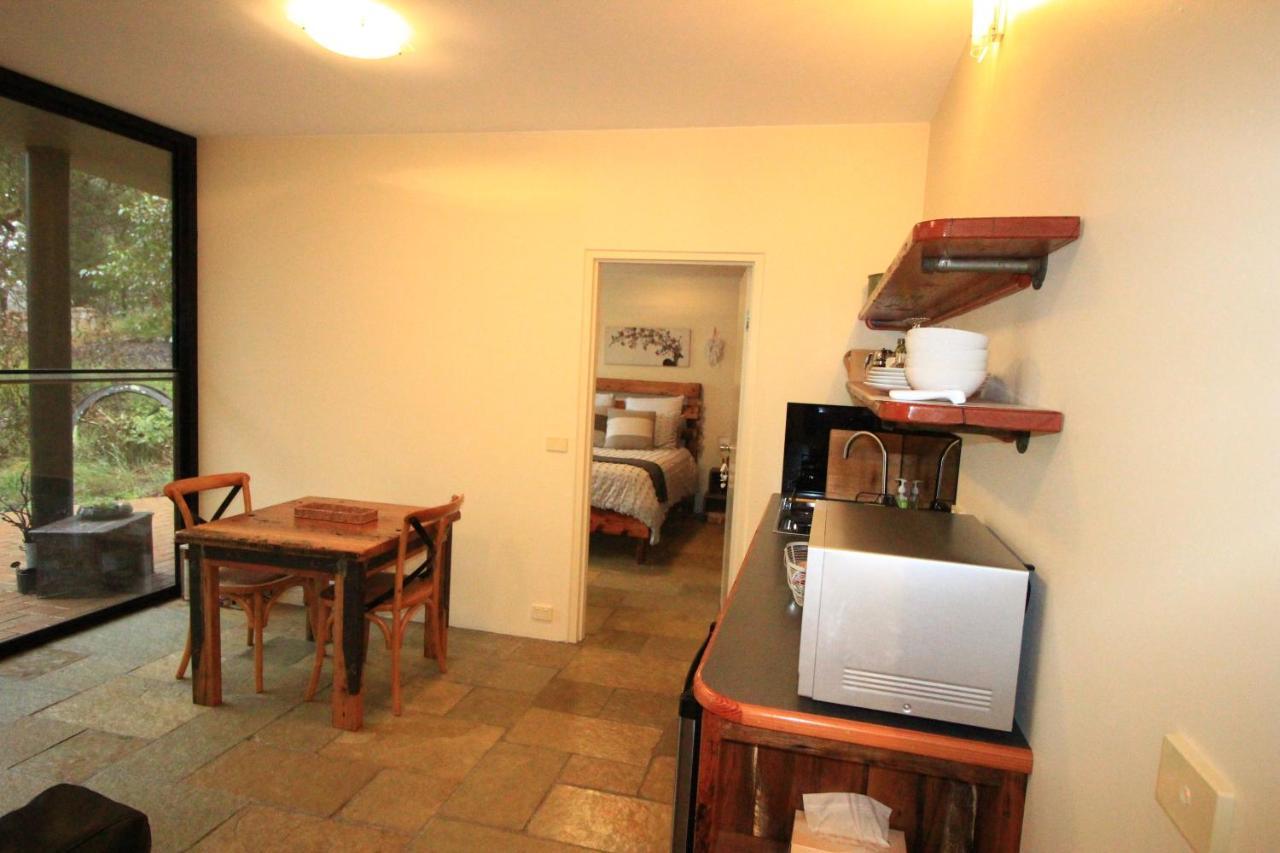 Down To Earth Farm Retreat Appartement Sarsfield Buitenkant foto