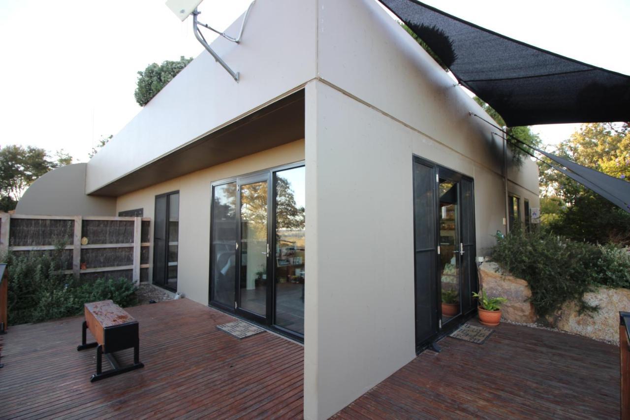 Down To Earth Farm Retreat Appartement Sarsfield Buitenkant foto