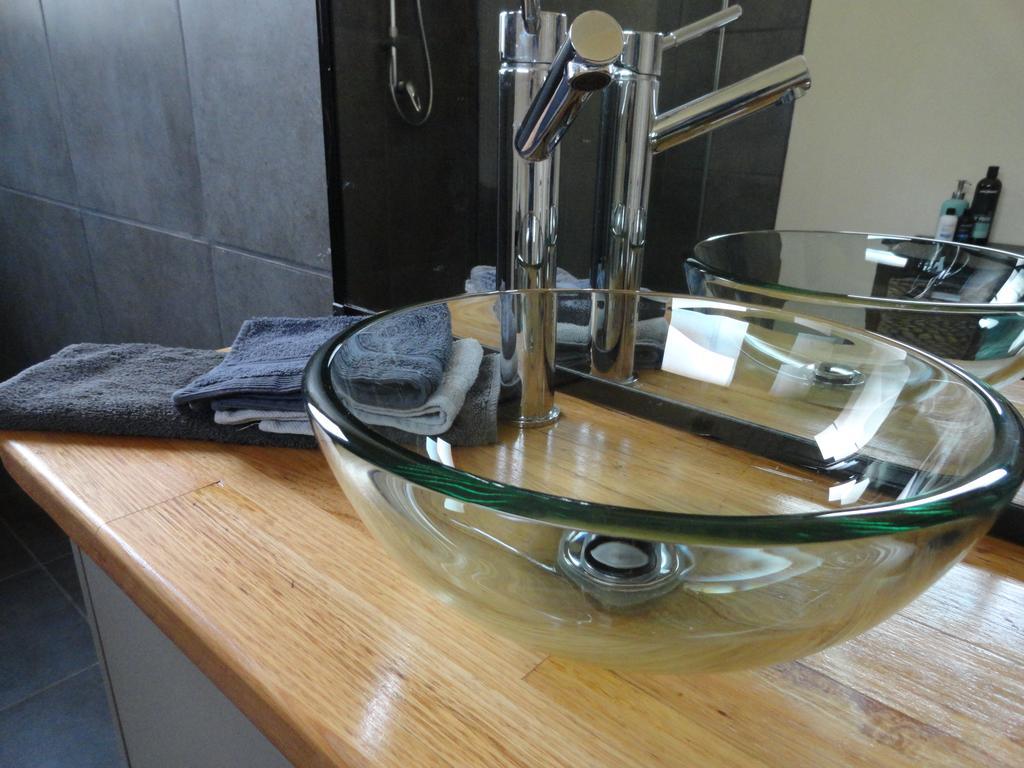 Down To Earth Farm Retreat Appartement Sarsfield Buitenkant foto